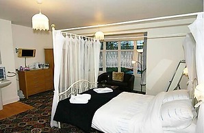 Lyndsay Guest House