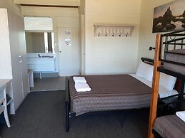 Lake Jindabyne Hotel