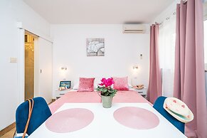 Jele Rooms