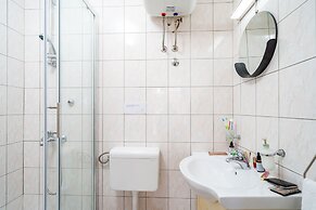 Jele Rooms