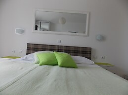 Jele Rooms