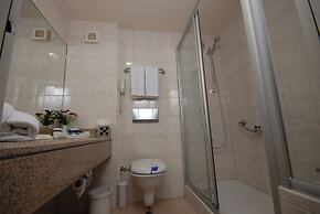 Class Hotel