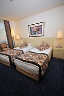 Class Hotel