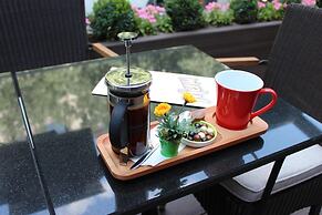 Class Hotel