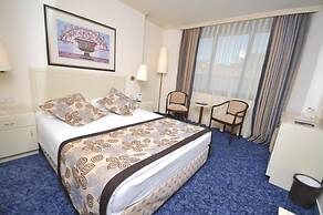 Class Hotel