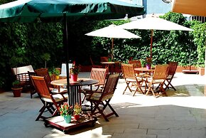 Class Hotel