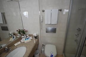 Class Hotel