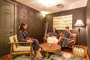 Lizard Creek Lodge