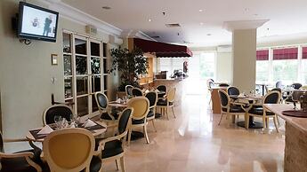 Batavia Hotel and Serviced Apartments
