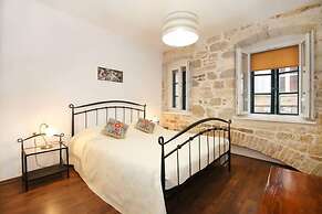 Rodrigo Apartments