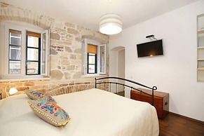 Rodrigo Apartments