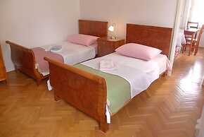 Rodrigo Apartments