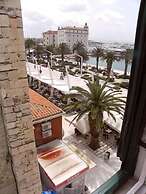 Rodrigo Apartments