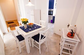 Rodrigo Apartments