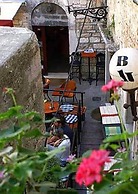 Rodrigo Apartments