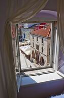 Rodrigo Apartments