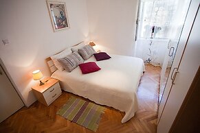 Rodrigo Apartments