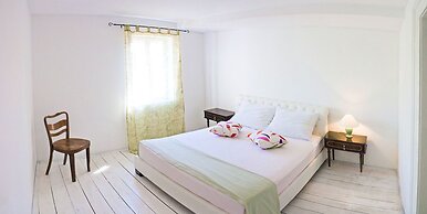 Rodrigo Apartments