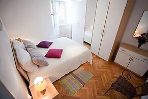Rodrigo Apartments