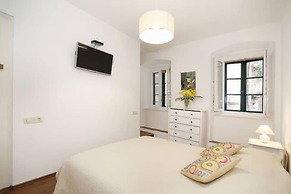 Rodrigo Apartments