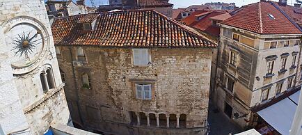 Rodrigo Apartments