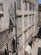 Rodrigo Apartments