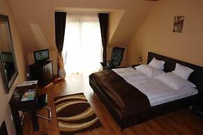 Bajor Panzio Aparthotel Restaurant - Adults Only