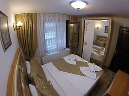 Blue Eye Suites