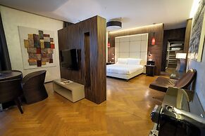 Divina Luxury Hotel