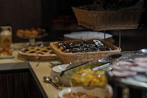 Divina Luxury Hotel