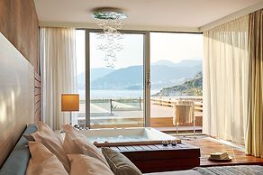 Maestral Resort & Casino