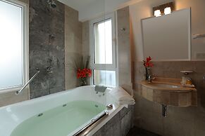 Europlaza Hotel & Suites