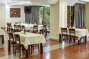 Lira Pacific Aparthotel