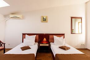 Lira Pacific Aparthotel