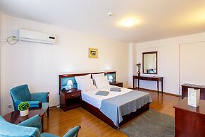 Lira Pacific Aparthotel
