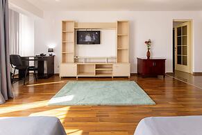 Lira Pacific Aparthotel