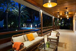 El Oasis