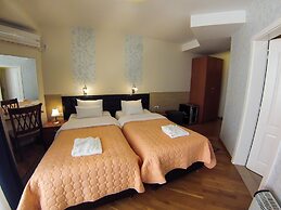 Orange Inn Hotel