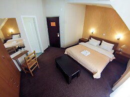 Orange Inn Hotel