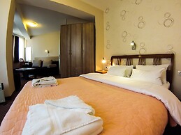 Orange Inn Hotel