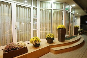 Orange Inn Hotel