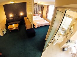 Orange Inn Hotel