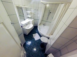 Orange Inn Hotel