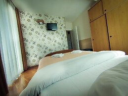 Orange Inn Hotel