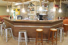 Orange Inn Hotel