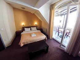 Orange Inn Hotel