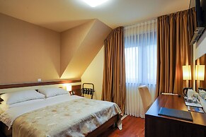 Hotel Degenija