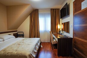 Hotel Degenija