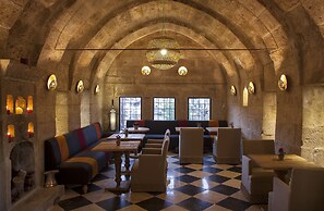 Hezen Cave Hotel