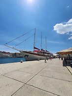 Violeta Hvar